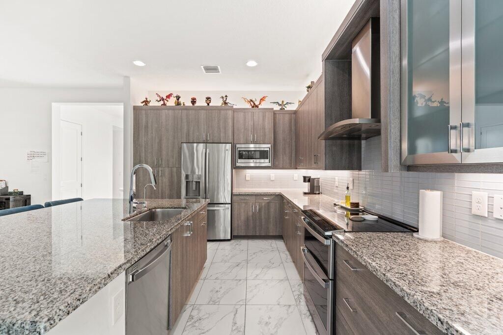 Kitchen L.jpg-SMALL