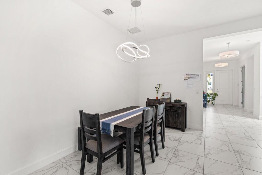 Dining Corner.jpg-SMALL