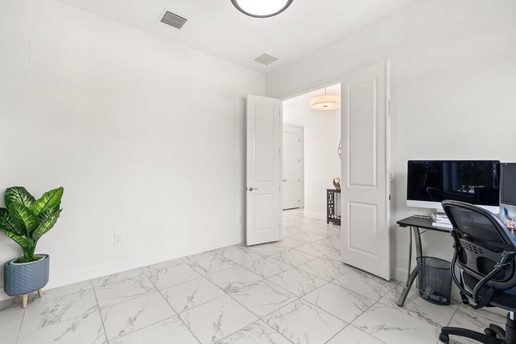 Office R.jpg-SMALL