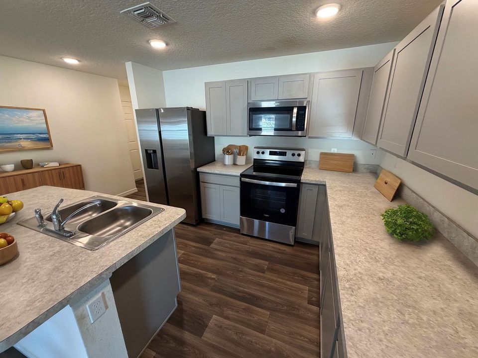 IMG_2141 - Kitchen - Standard - 0
