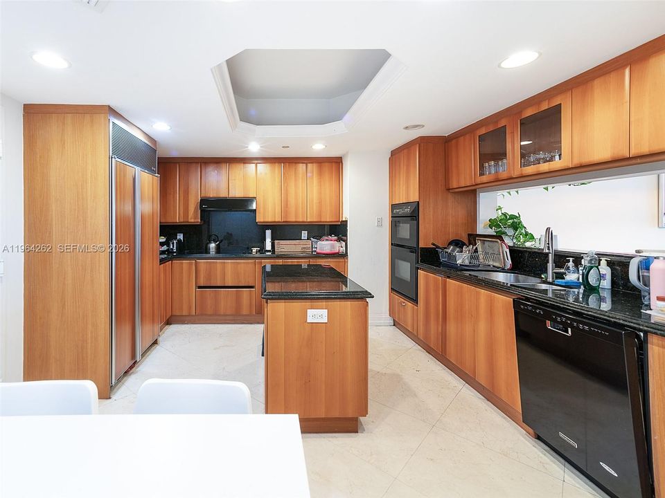 For Sale: $1,100,000 (2 beds, 2 baths, 1500 Square Feet)