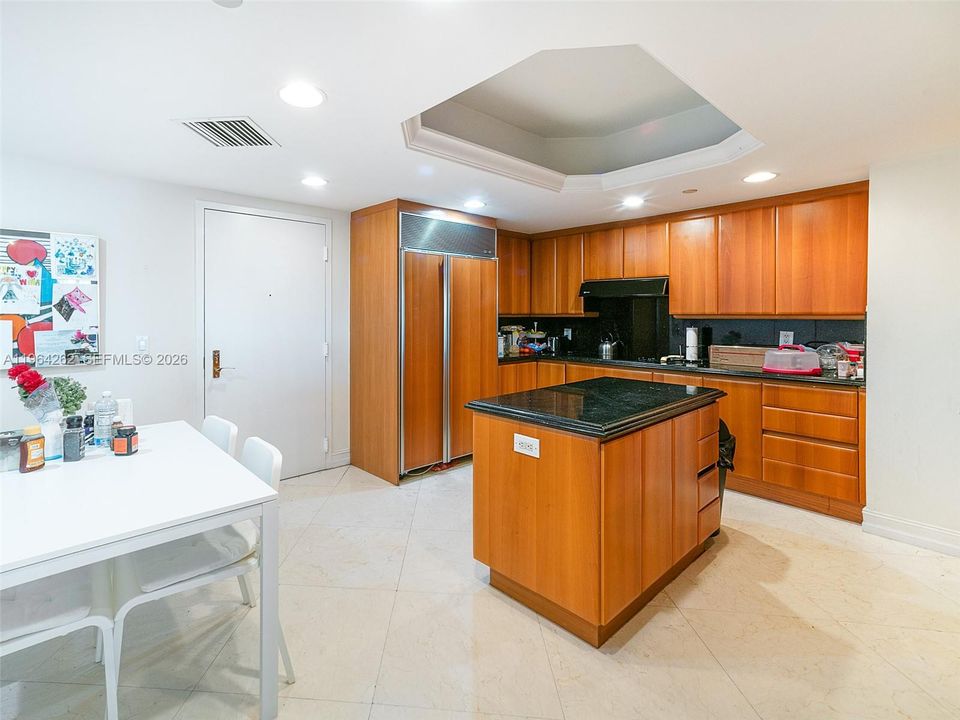 For Sale: $1,100,000 (2 beds, 2 baths, 1500 Square Feet)