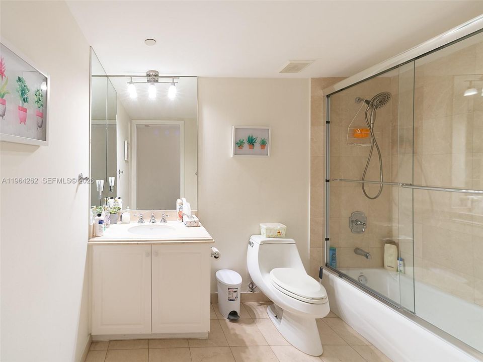 For Sale: $1,100,000 (2 beds, 2 baths, 1500 Square Feet)