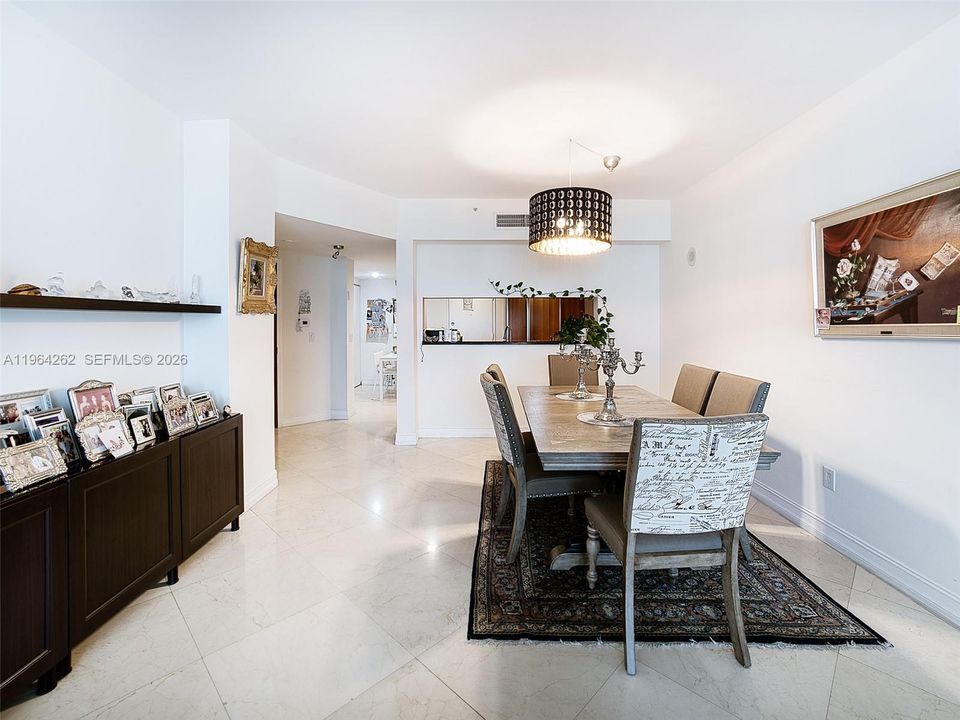 For Sale: $1,100,000 (2 beds, 2 baths, 1500 Square Feet)