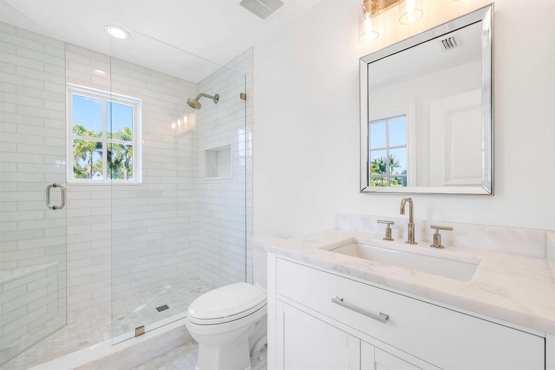 Guest Bathroom 4