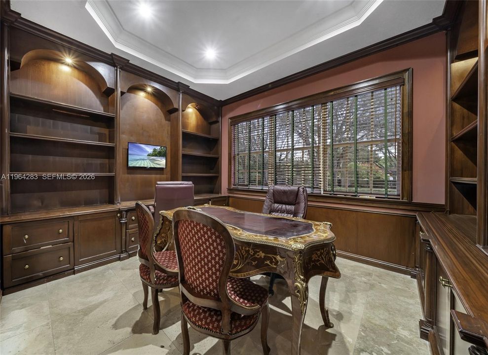 For Sale: $5,900,000 (8 beds, 6 baths, 6694 Square Feet)
