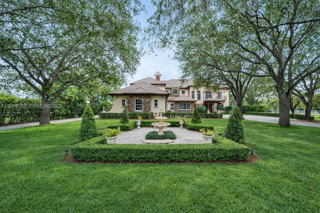 For Sale: $5,900,000 (8 beds, 6 baths, 6694 Square Feet)