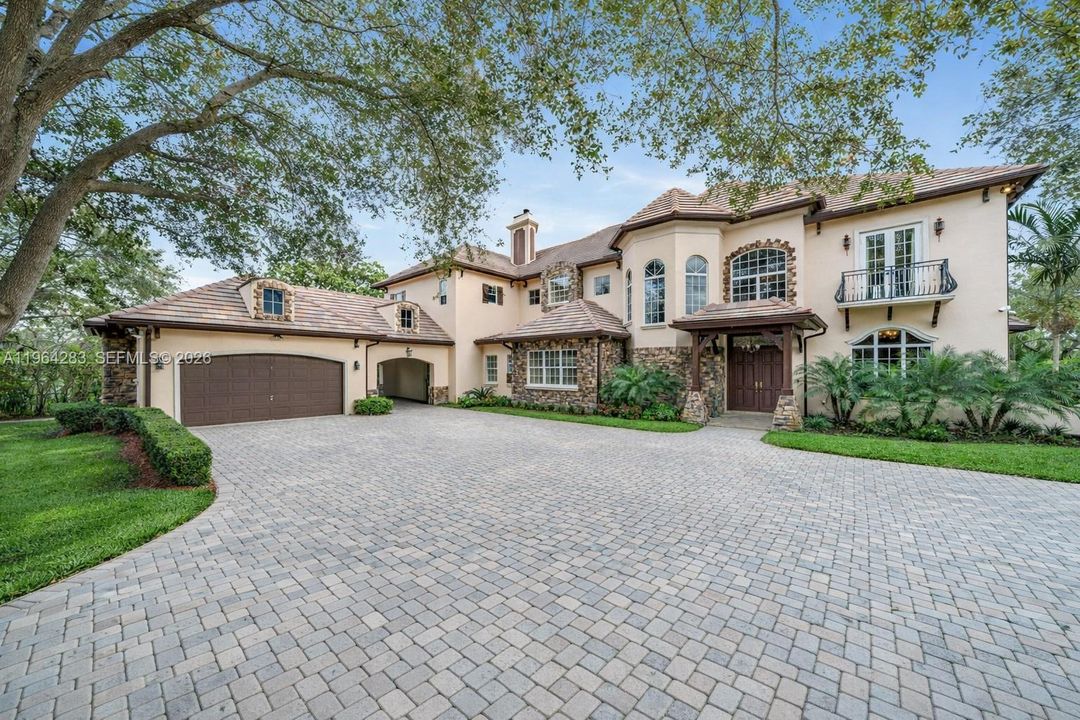 For Sale: $5,900,000 (8 beds, 6 baths, 6694 Square Feet)