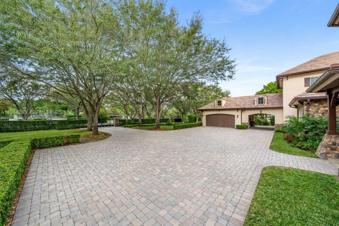 For Sale: $5,900,000 (8 beds, 6 baths, 6694 Square Feet)