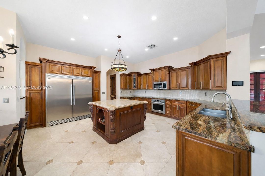 For Sale: $5,900,000 (8 beds, 6 baths, 6694 Square Feet)