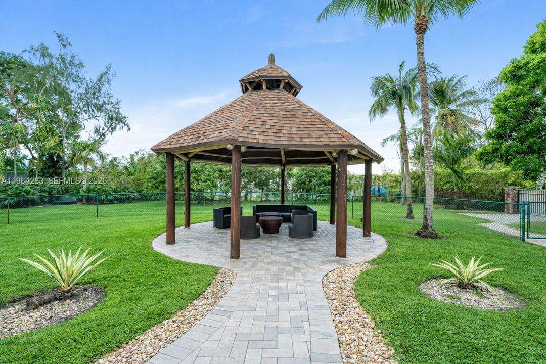 For Sale: $5,900,000 (8 beds, 6 baths, 6694 Square Feet)