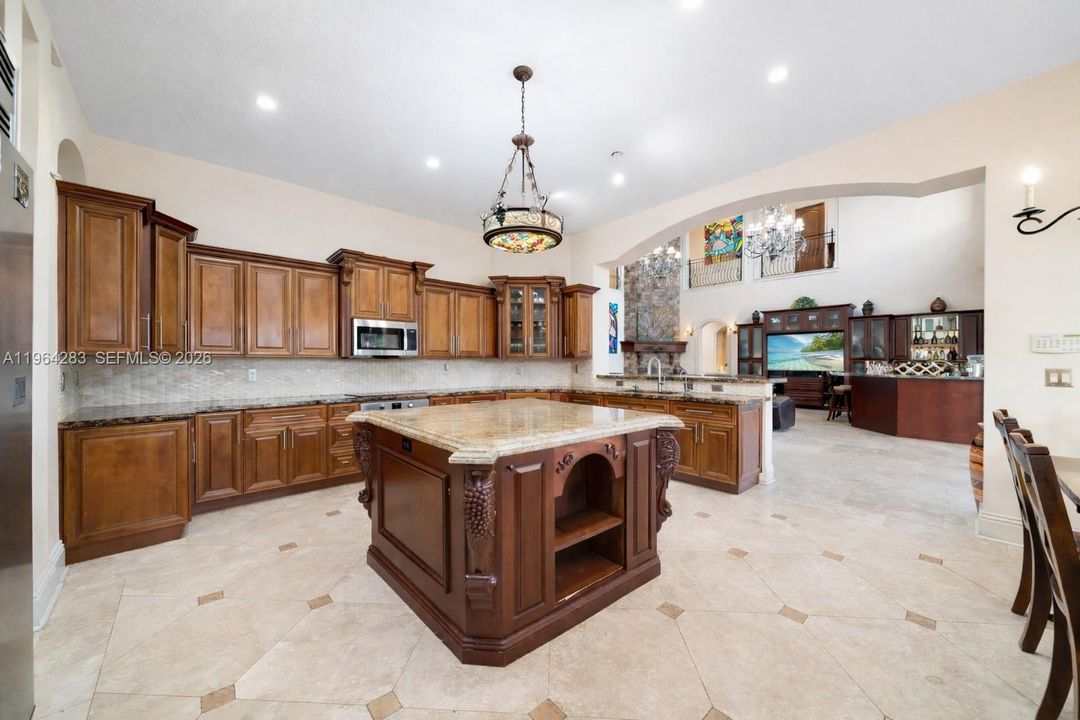 For Sale: $5,900,000 (8 beds, 6 baths, 6694 Square Feet)