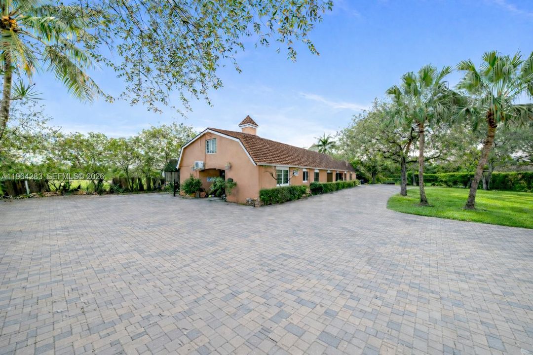 For Sale: $5,900,000 (8 beds, 6 baths, 6694 Square Feet)