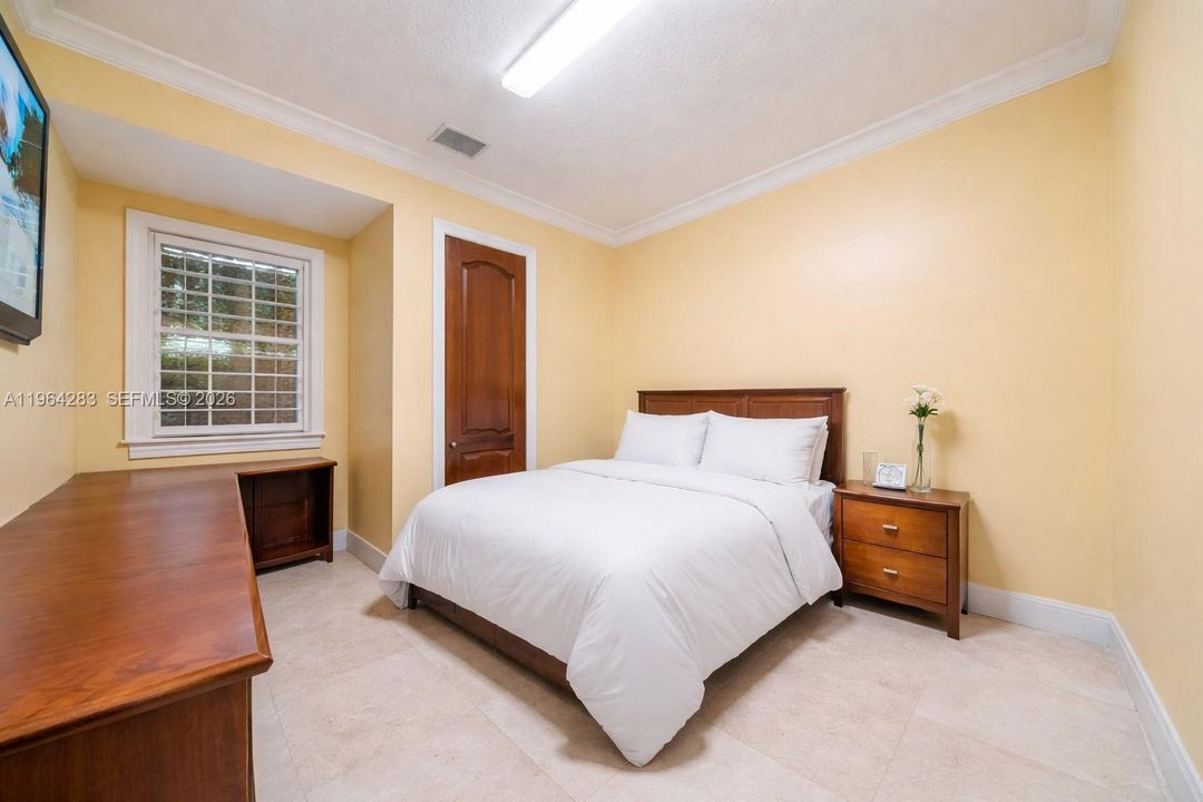 For Sale: $5,900,000 (8 beds, 6 baths, 6694 Square Feet)