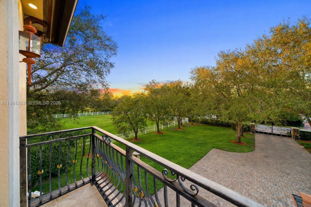 For Sale: $5,900,000 (8 beds, 6 baths, 6694 Square Feet)