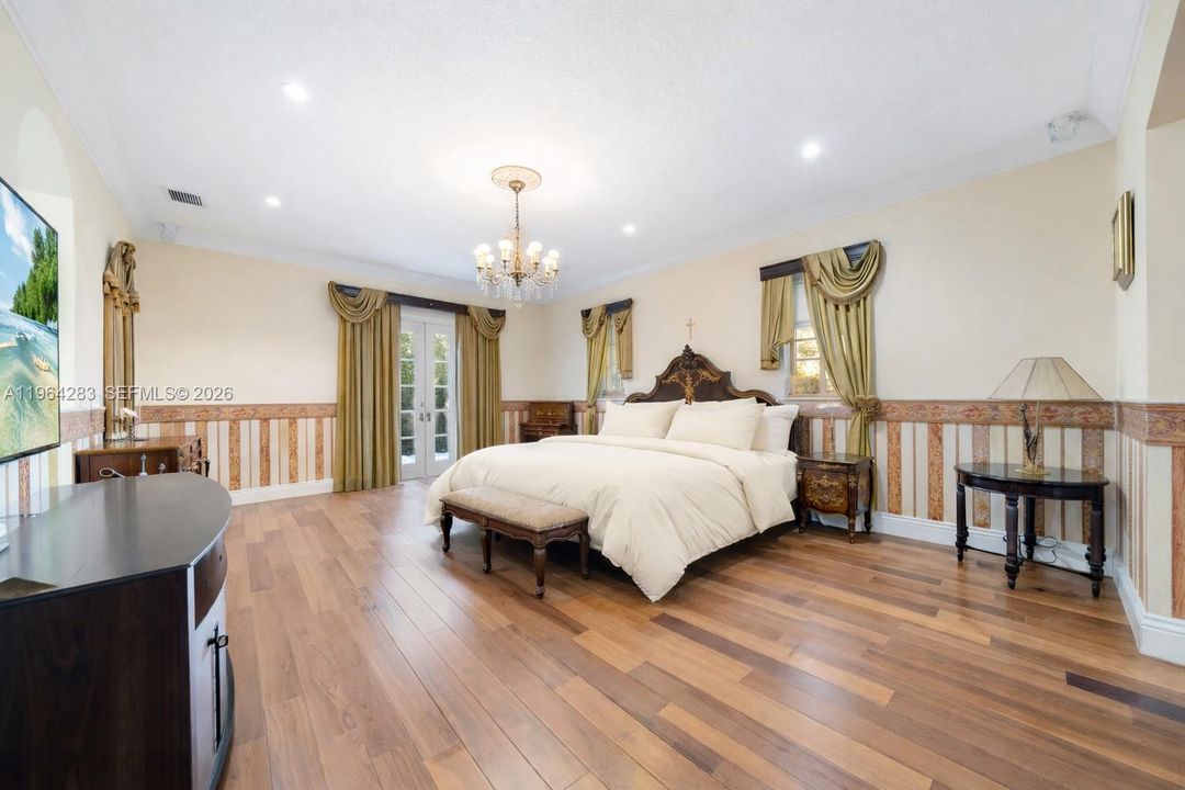 For Sale: $5,900,000 (8 beds, 6 baths, 6694 Square Feet)