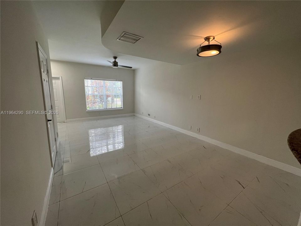В аренду: $2,500 (2 спален, 1 ванн, 1050 Квадратных фут)
