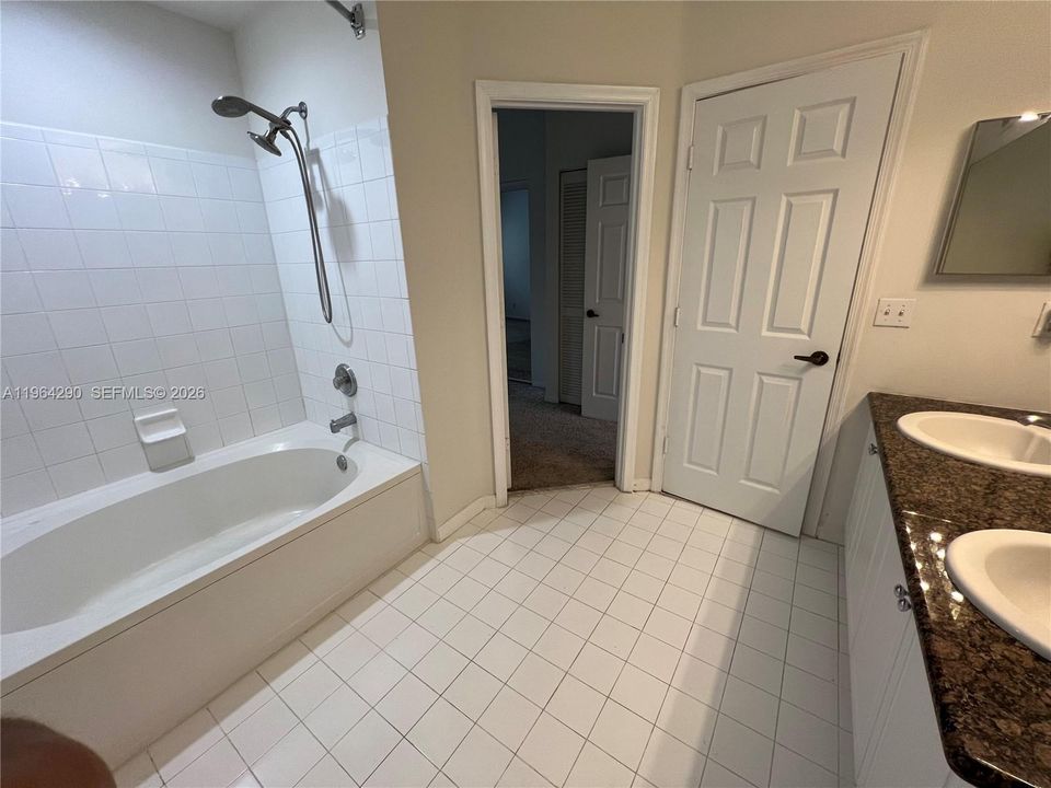 В аренду: $2,500 (2 спален, 1 ванн, 1050 Квадратных фут)