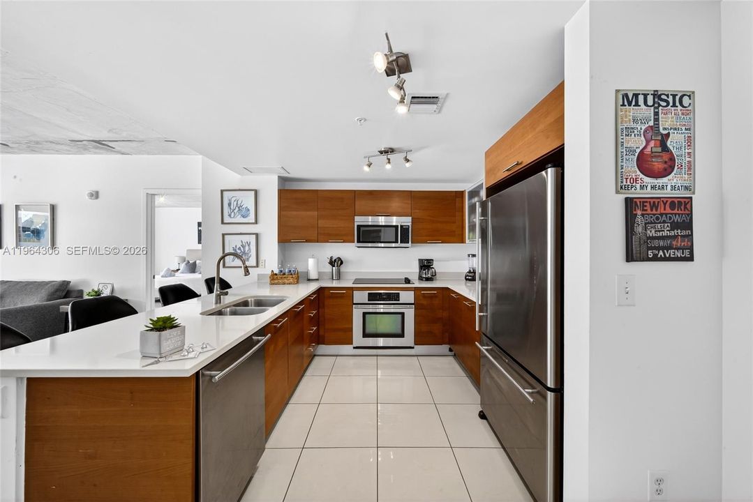 For Sale: $634,900 (2 beds, 2 baths, 1189 Square Feet)