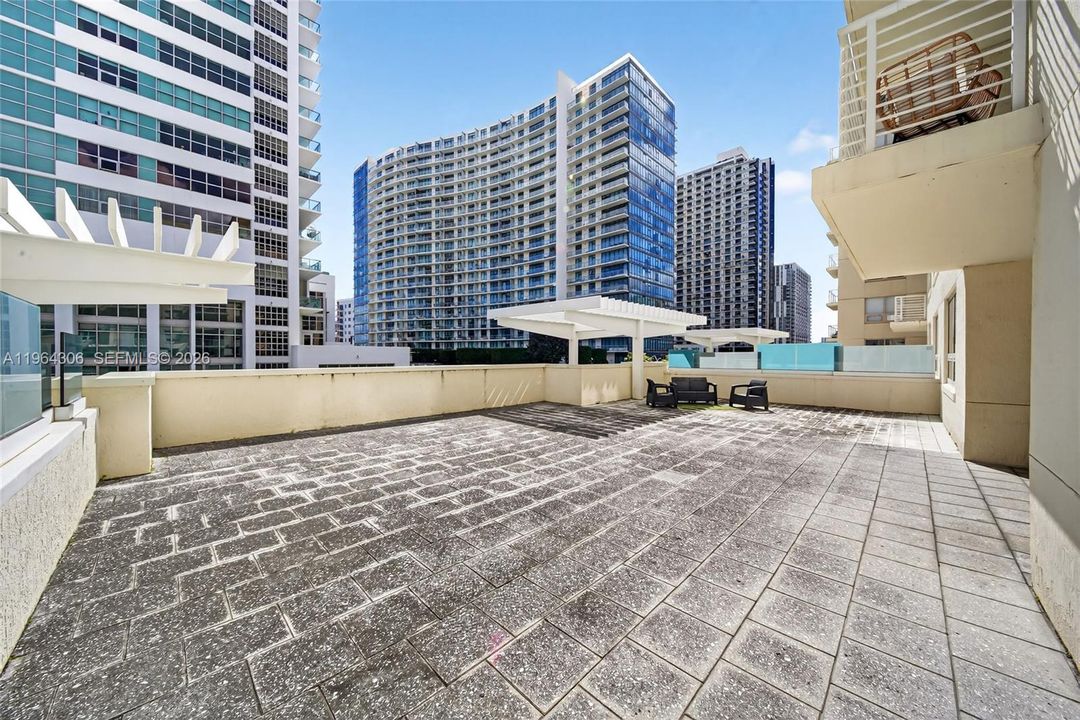 For Sale: $634,900 (2 beds, 2 baths, 1189 Square Feet)
