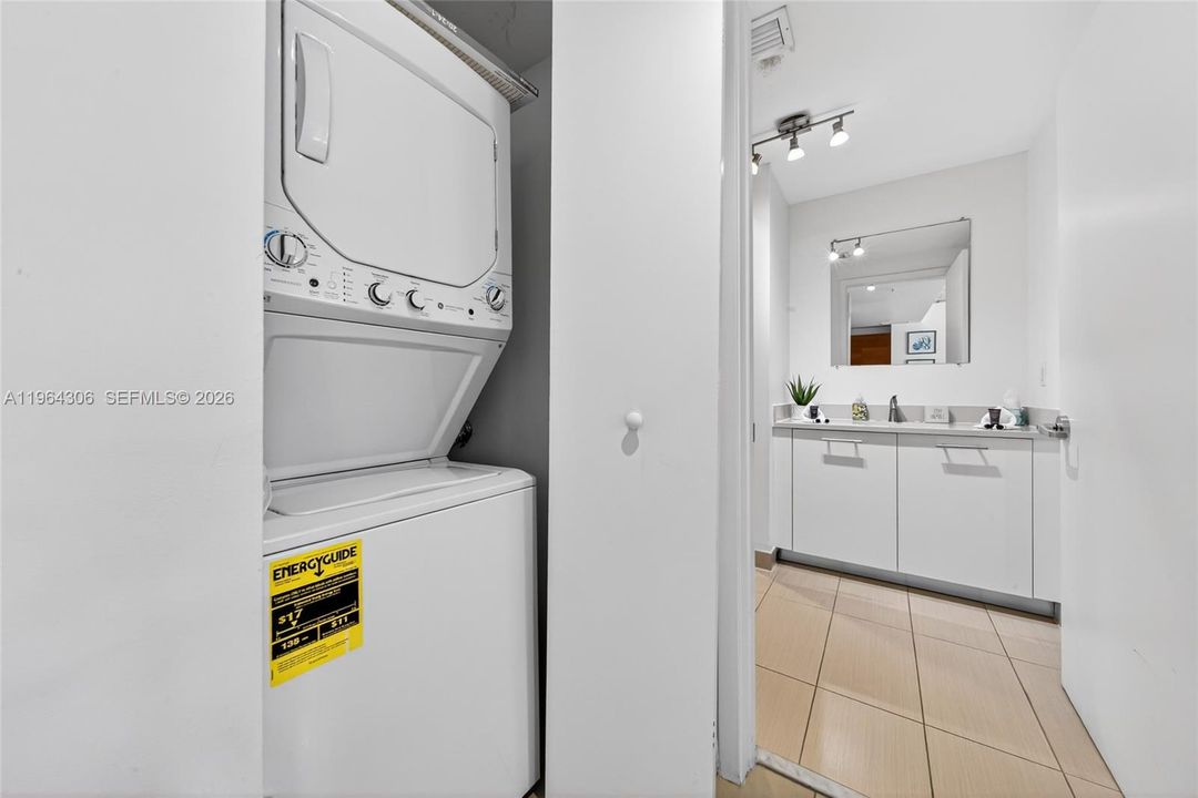 For Sale: $634,900 (2 beds, 2 baths, 1189 Square Feet)