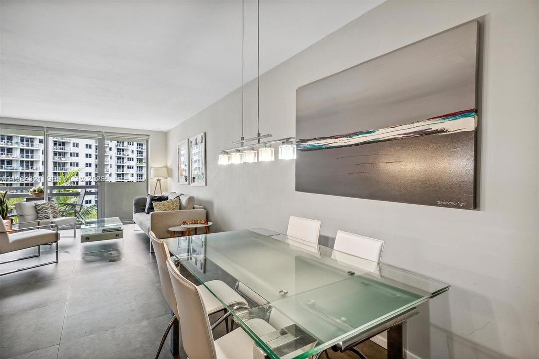 For Sale: $495,000 (1 beds, 1 baths, 729 Square Feet)