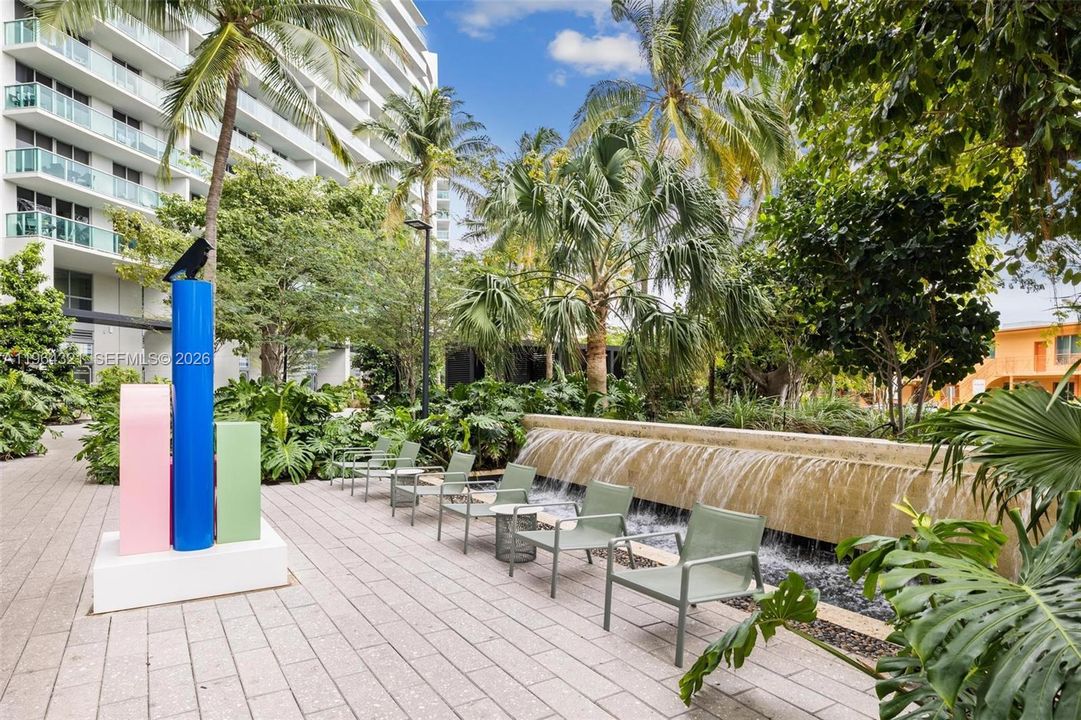For Sale: $495,000 (1 beds, 1 baths, 729 Square Feet)