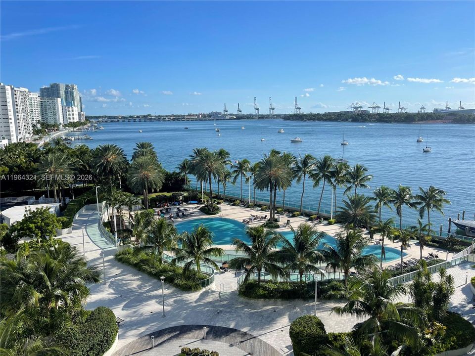 For Sale: $495,000 (1 beds, 1 baths, 729 Square Feet)