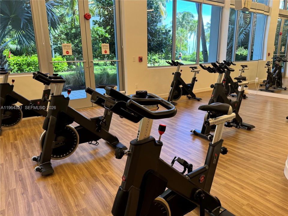 For Sale: $495,000 (1 beds, 1 baths, 729 Square Feet)