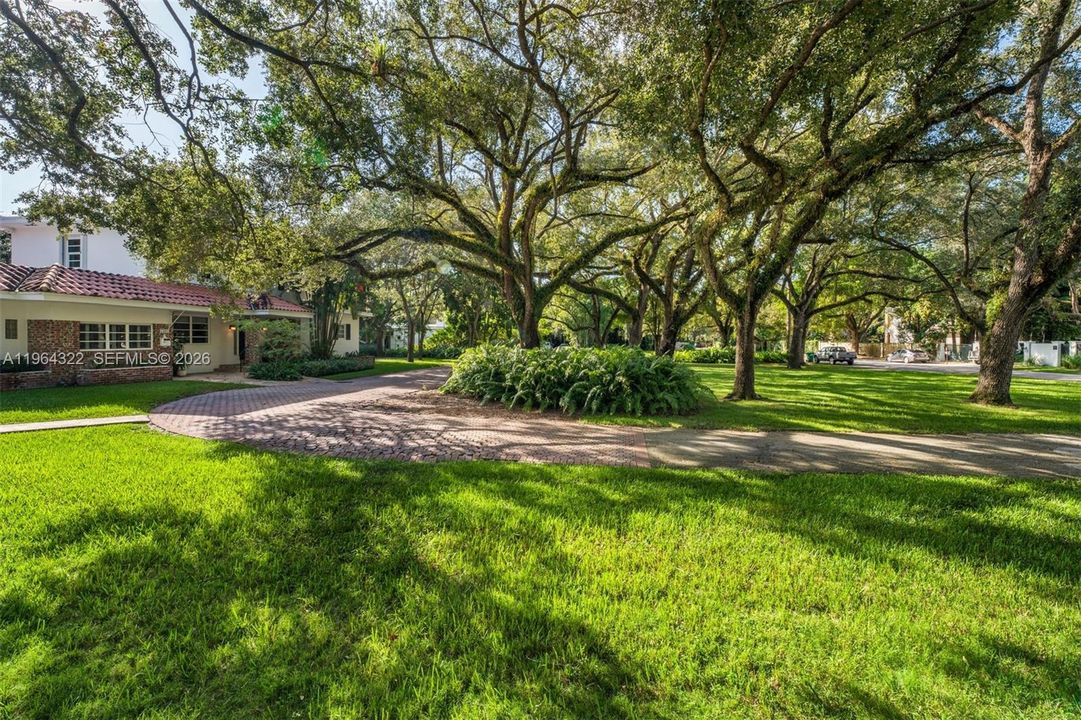 Active With Contract: $7,790,000 (5 beds, 4 baths, 3003 Square Feet)