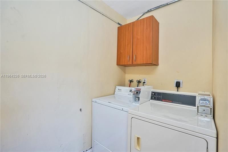 На продажу: $229,000 (2 спален, 1 ванн, 772 Квадратных фут)