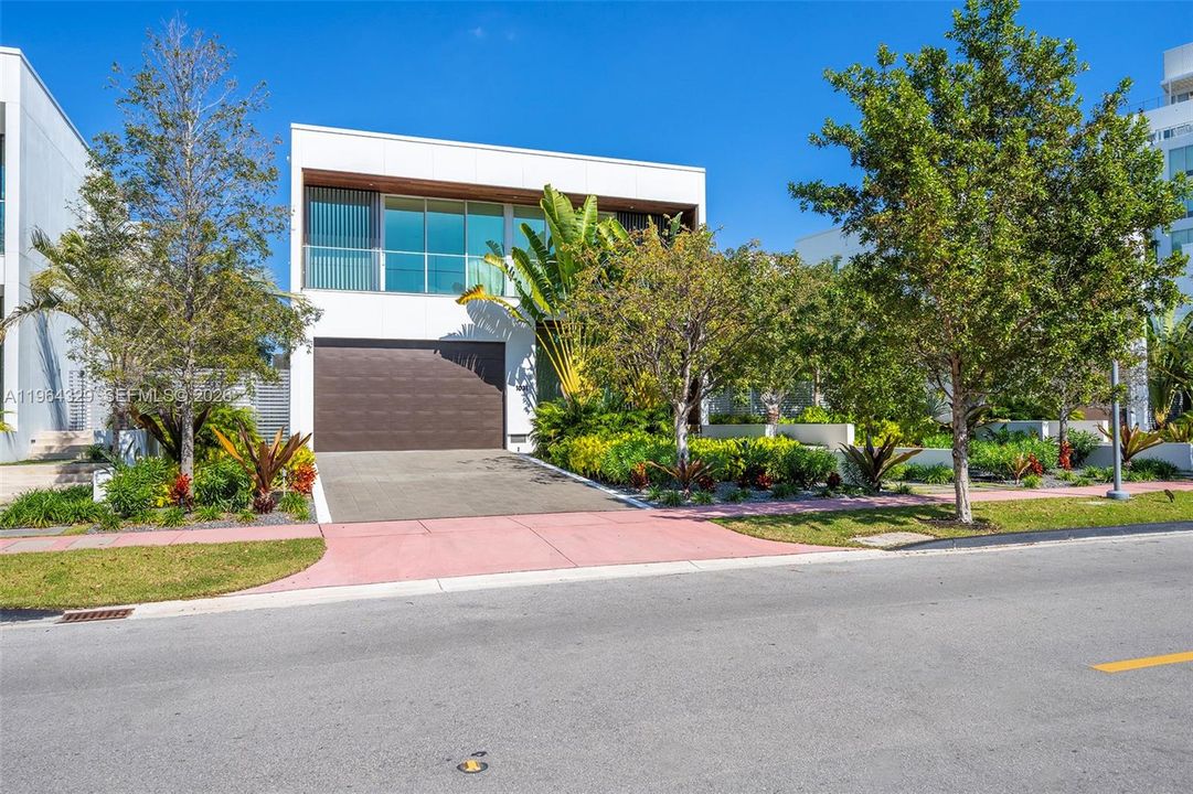 For Sale: $9,249,000 (4 beds, 5 baths, 4257 Square Feet)