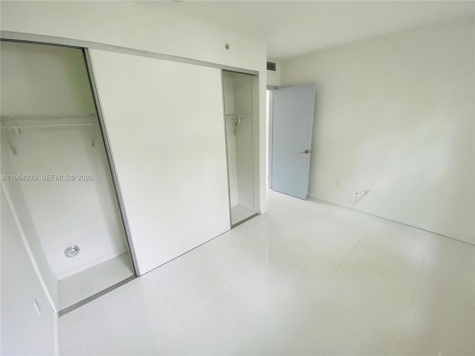 На продажу: $235,000 (1 спален, 1 ванн, 410 Квадратных фут)