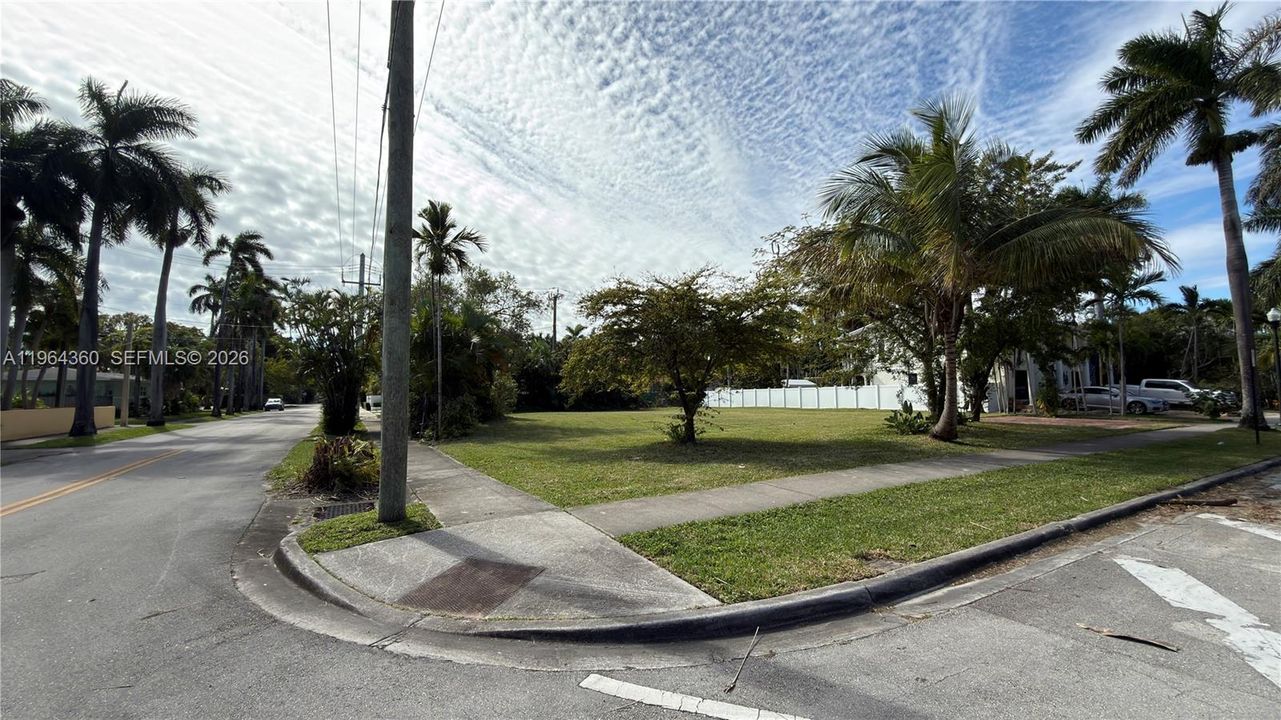 For Sale: $1,990,000 (0.30 acres)