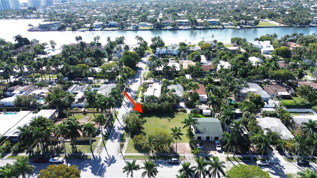 For Sale: $1,990,000 (0.30 acres)