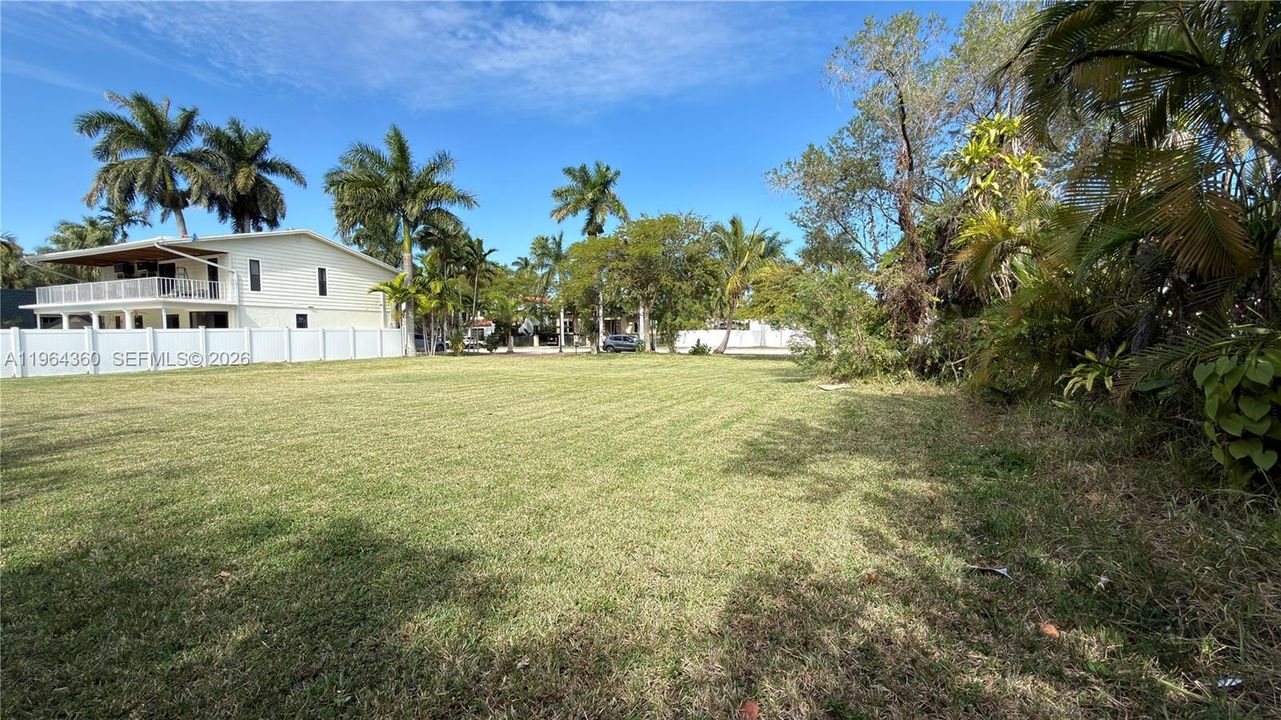 For Sale: $1,990,000 (0.30 acres)