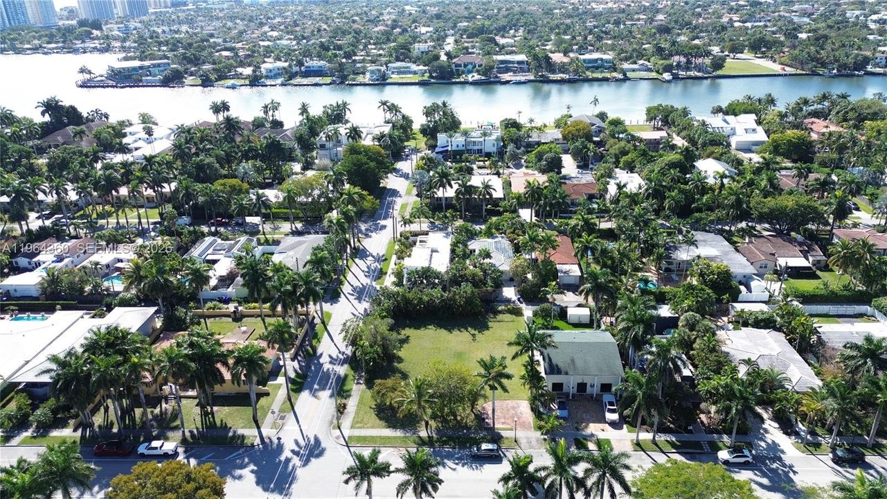 For Sale: $1,990,000 (0.30 acres)