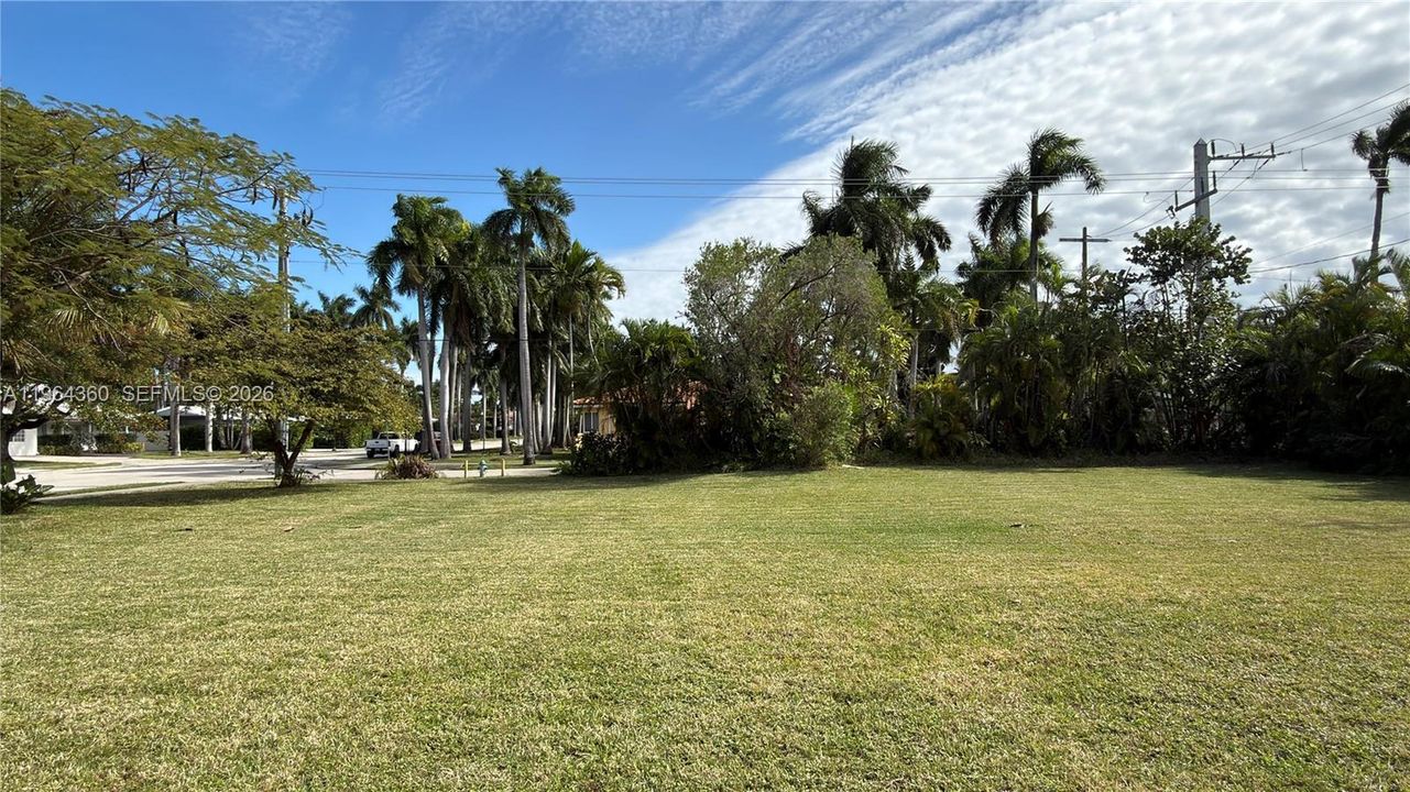 For Sale: $1,990,000 (0.30 acres)
