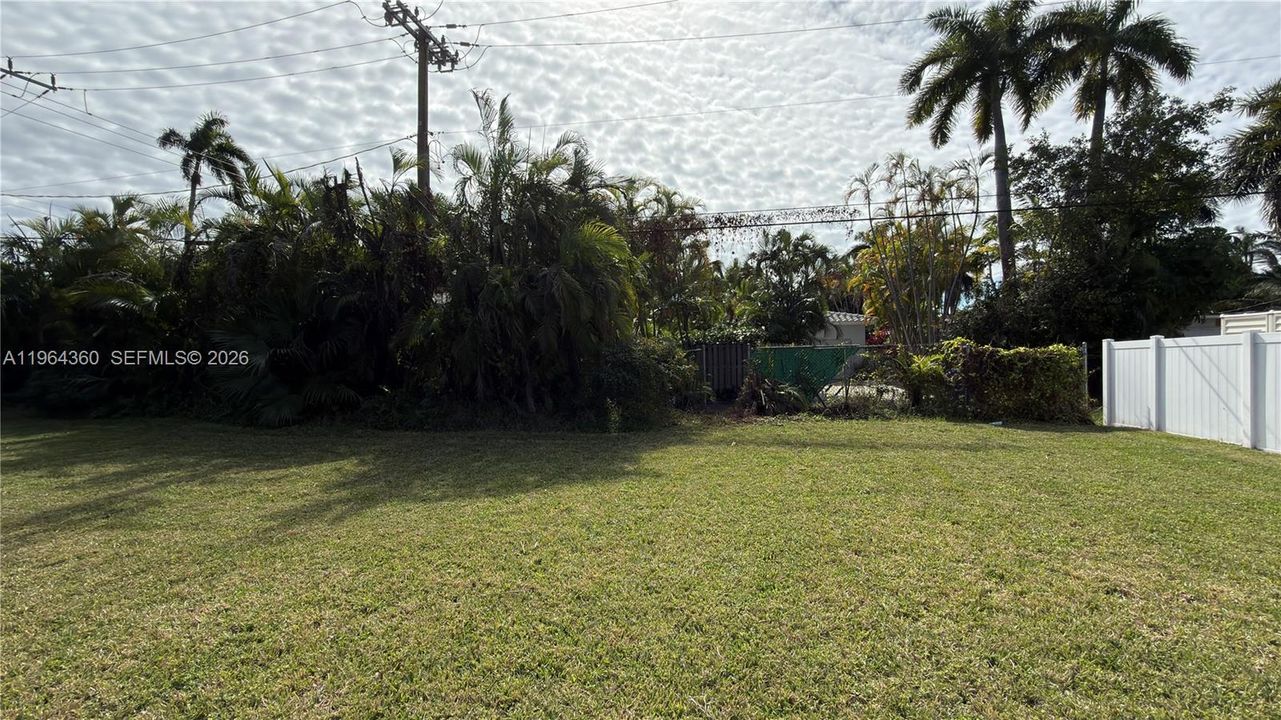For Sale: $1,990,000 (0.30 acres)