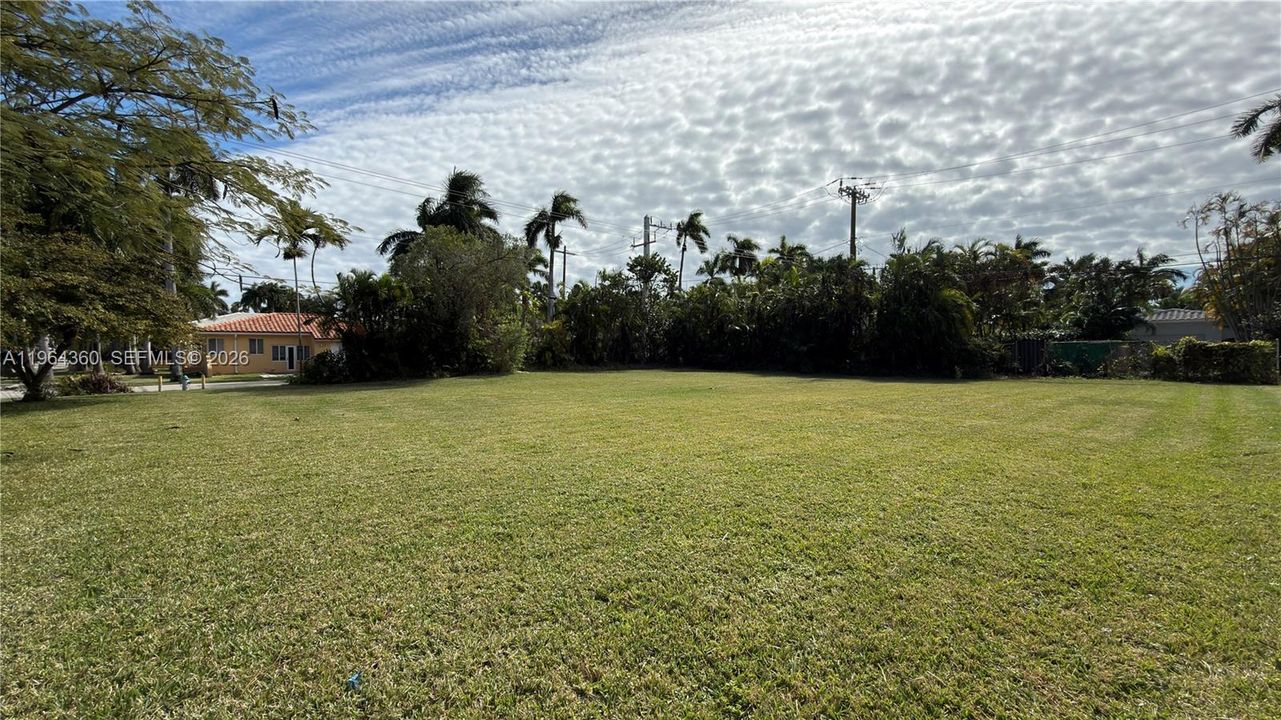 For Sale: $1,990,000 (0.30 acres)