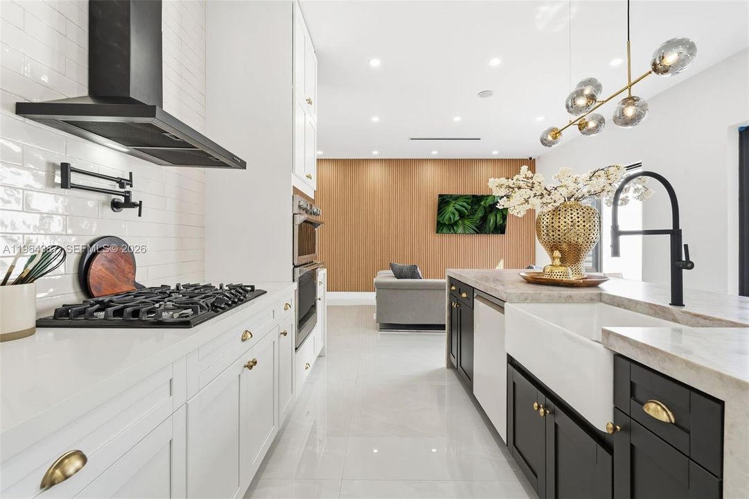 На продажу: $650,000 (4 спален, 3 ванн, 2800 Квадратных фут)