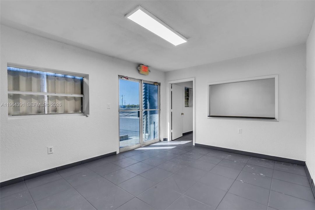 В аренду: $10,800 (0 спален, 0 ванн, 0 Квадратных фут)