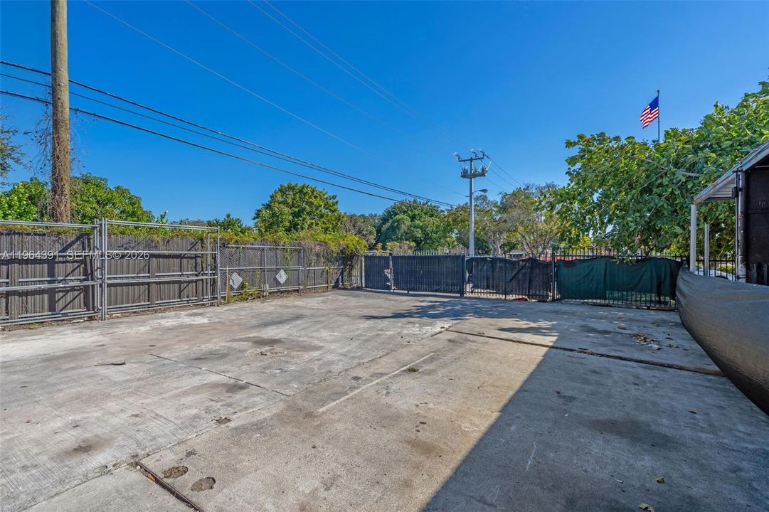 В аренду: $10,800 (0 спален, 0 ванн, 0 Квадратных фут)