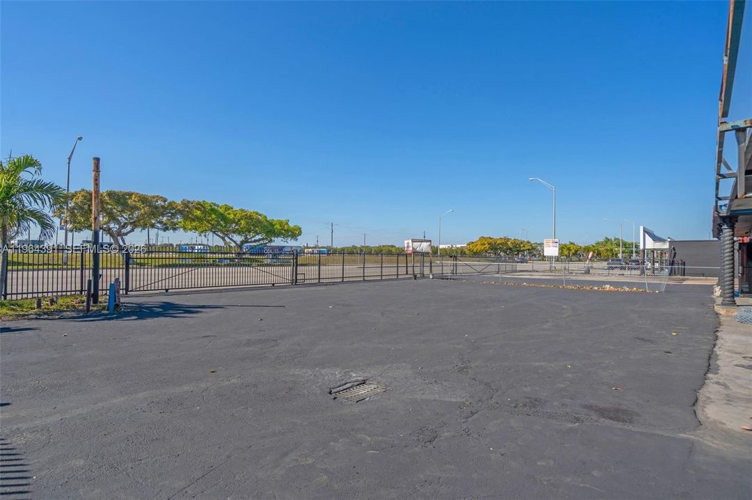 В аренду: $10,800 (0 спален, 0 ванн, 0 Квадратных фут)