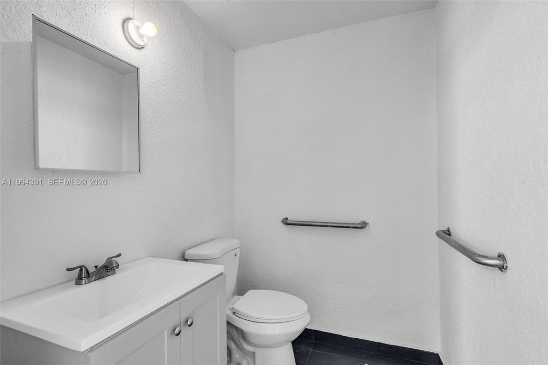 В аренду: $10,800 (0 спален, 0 ванн, 0 Квадратных фут)