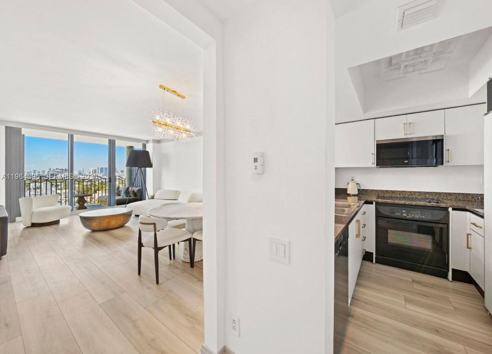 En Venta: $1,425,000 (1 camas, 2 baños, 940 Pies cuadrados)