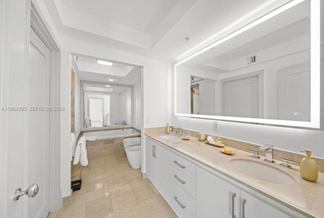 En Venta: $1,425,000 (1 camas, 2 baños, 940 Pies cuadrados)