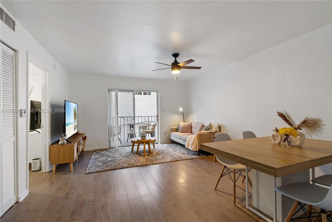 For Sale: $239,000 (1 beds, 1 baths, 615 Square Feet)