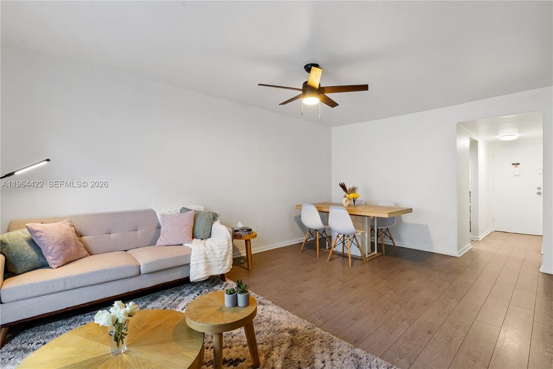 For Sale: $239,000 (1 beds, 1 baths, 615 Square Feet)