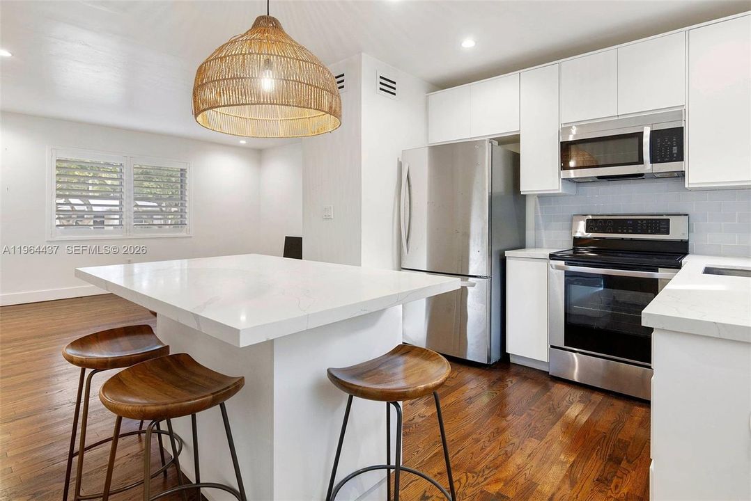 Недавно продано: $342,000 (1 спален, 1 ванн, 665 Квадратных фут)